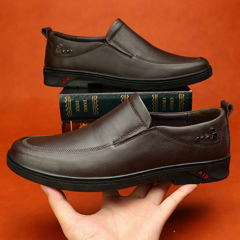 

New Men's Casual Shoes, Comfortable and Breathable Loafers, Anti-slip and Wear-resistant Handcrafted Leather Shoes for Banquets