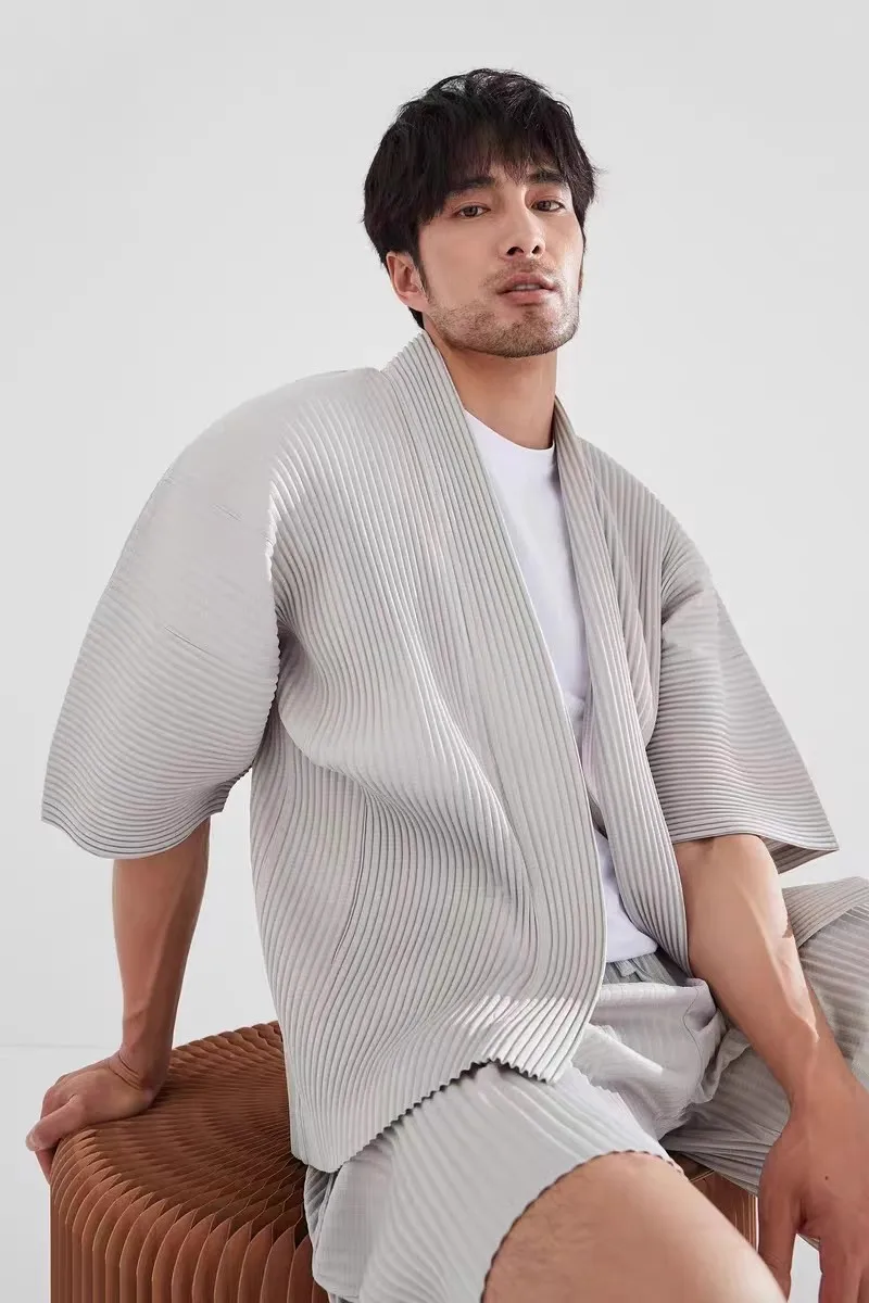 

2025 New Top Quality ISSEYS MIYAKES Japanese Pleated Half Sleeve Suit Dojo Summer Loose Large Size Short Sleeve Jacket