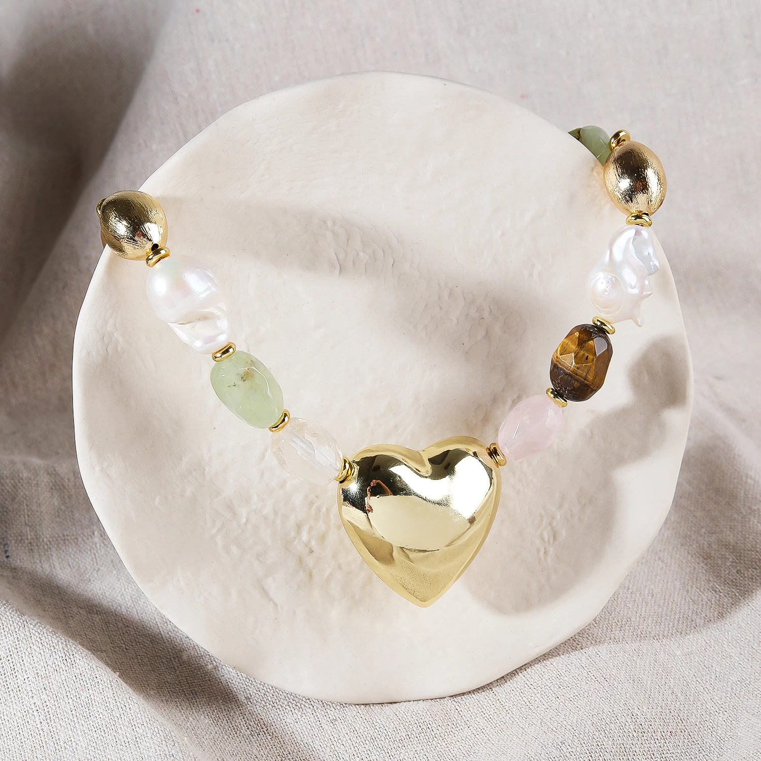 Faceted Natural Random Stone Chokers Heart Pendant Necklace with 14*23mm Irregular Baroque Pearls Jewelry Accessory for Women
