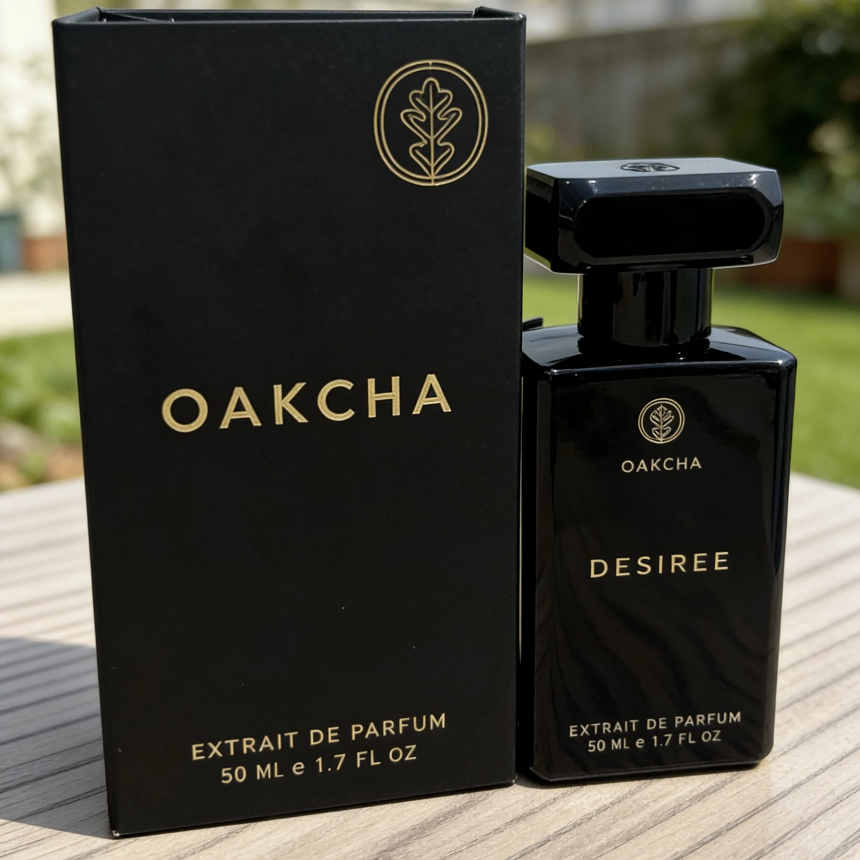 Oakcha Desiree Desire perfume is an advanced and charming dark wood flower fragrance. Huoxiang, Sandalwood, and Musk, cool and lazy, with a mysterious and seductive aura. The black bottle has a high-end texture and a long-lasting fragrance. view 2