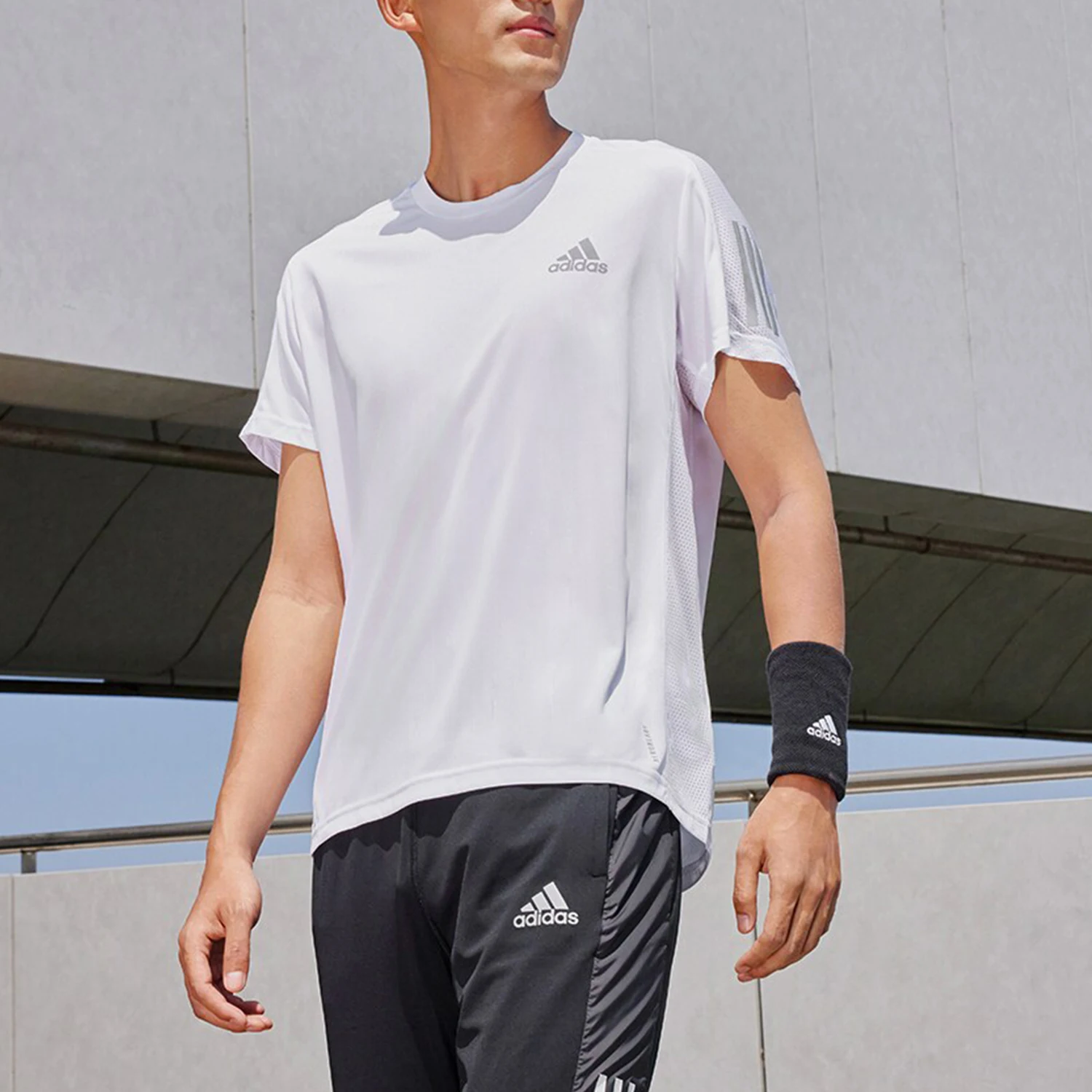 

Adidas Genuine Current Season Новая мужская футболка в спортивном стиле с коротким рукавом GC7868