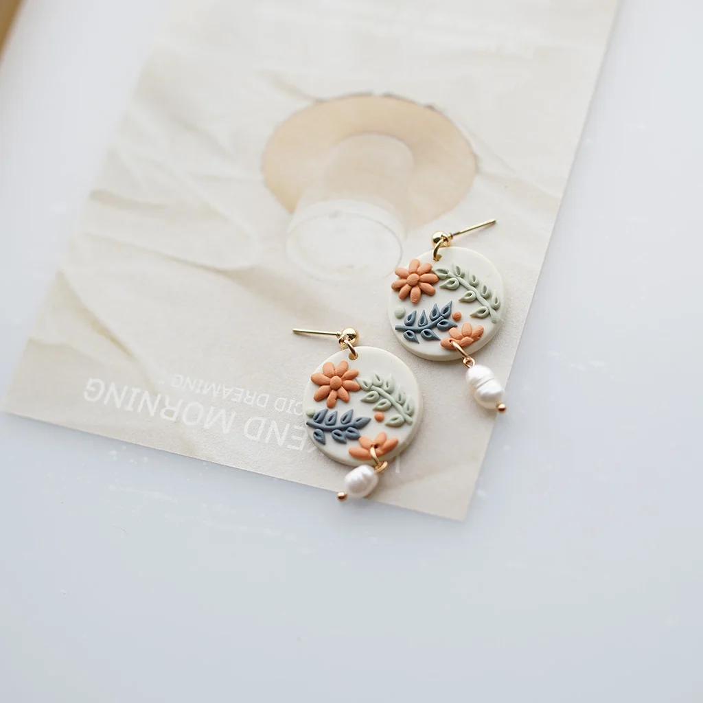 Vintage Handmade Cluster Flower Polymer Clay Drop Earrings with Pearl Delicate Dangle Earrings for Women And Girls Daily Accesso