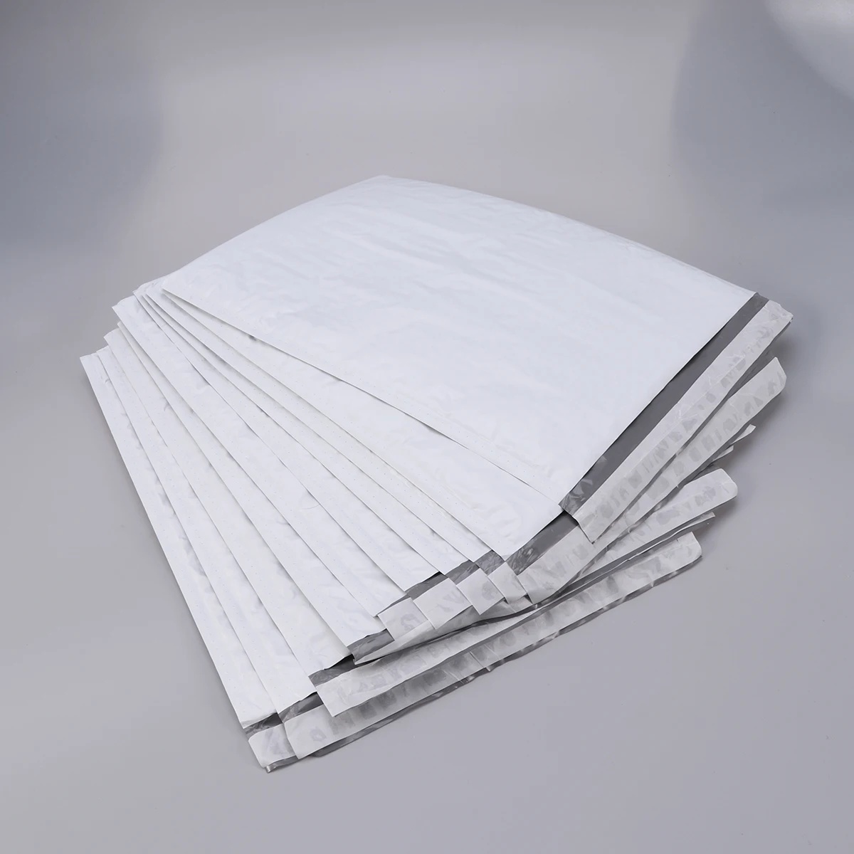 

10pcs Bubble Mailing Bags Waterproof Padded Envelopes Anti Shock Packaging Mailer Bags Thin Flexible Tshirt Blanket