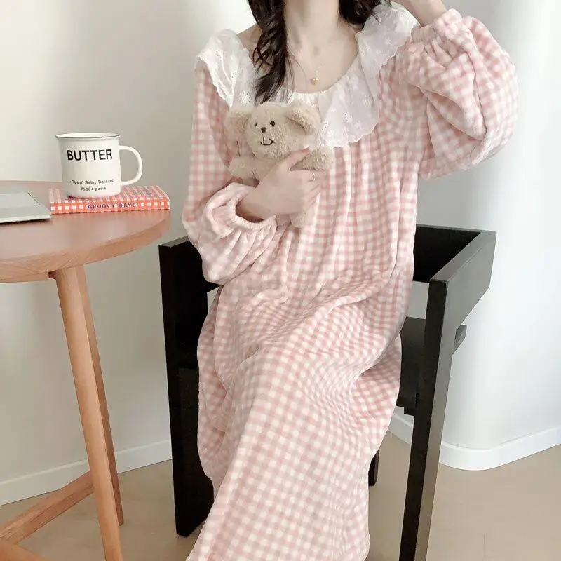 

Thickened and Sweet Checkered Knee Length Flannel Home Clothes Pajamas Winter Coral Velvet Sleeping Skirt for Women Set