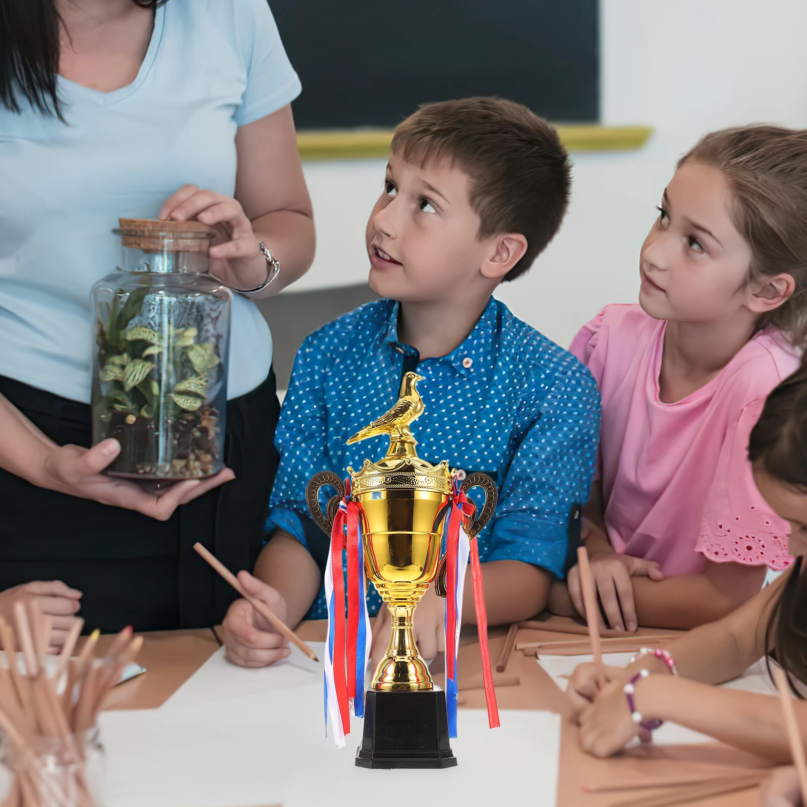 

Luxury Gold Metal Trophy Cup Winner Award Pigeon Design Large Competition Sports Event Keepsake Classroom Rewards