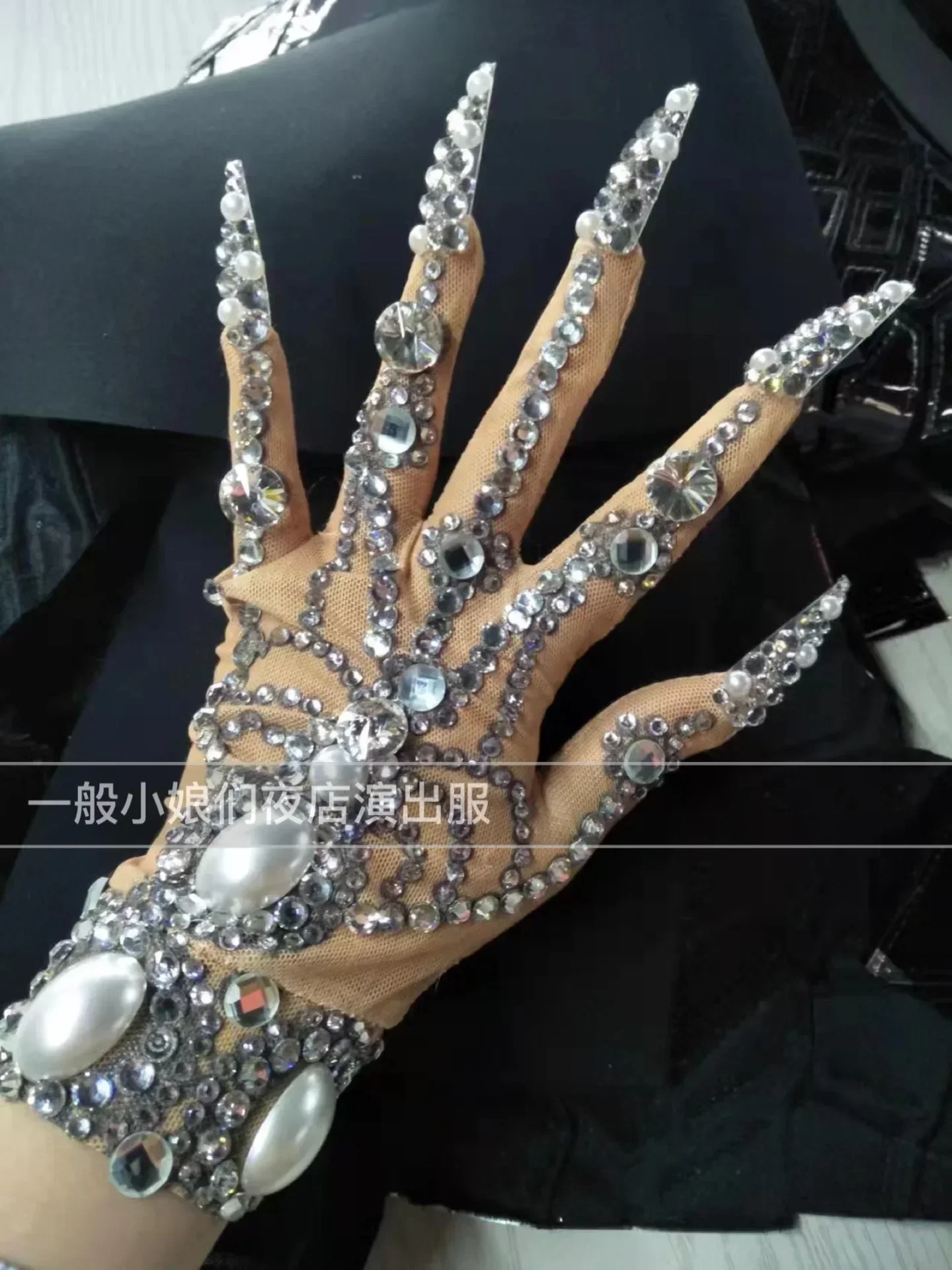 

Ночной клуб, бар, певица, стразы, яркие перчатки с бриллиантами, аксессуары для танцевальной одежды, DJ, женская одежда для выступлений