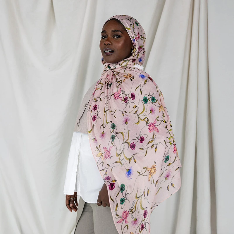 

Fresh Muslim Hijab Watercolor Floral Scarf Lightweight Breathable Bandana Stylish Head Cover for Brunch Weekend Gathering