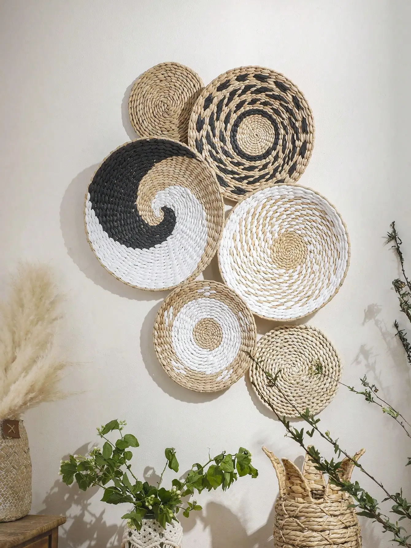 Hanging Woven Wall Basket Handmade Home Decorative Rustic Boho Wall Basket Decor for Home Kitchen Farmhouse Table Living Room