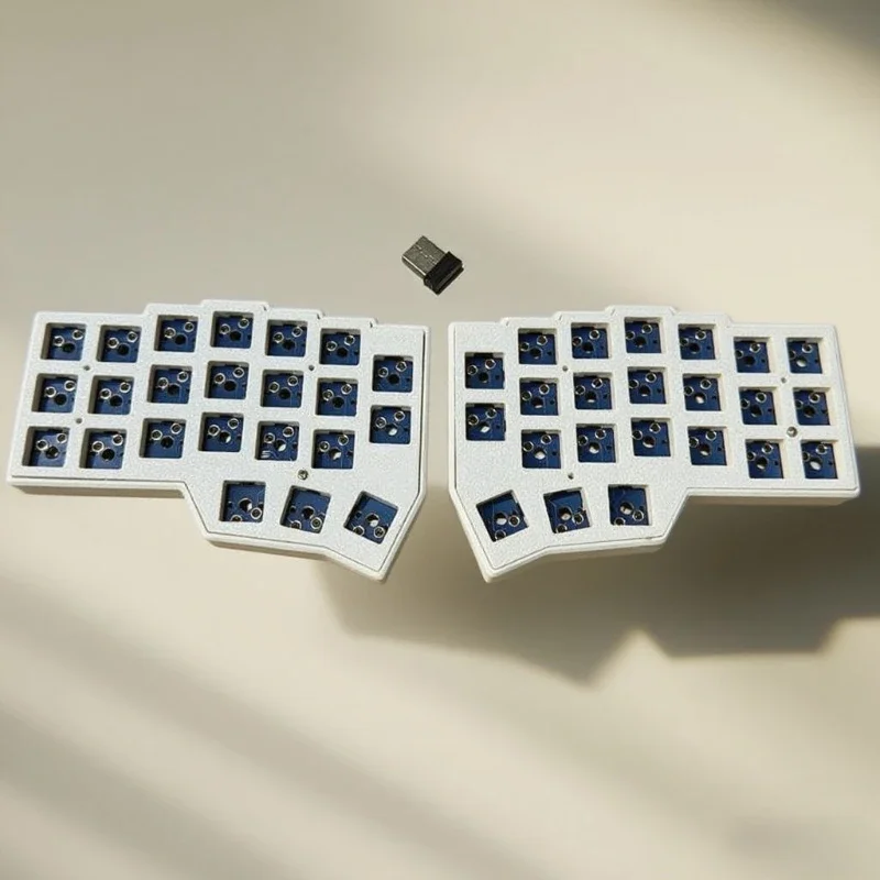 

Corne V4 Split Keyboard Low Profile Ultrathin Ergonomics Hot-swappable Custom DIY Mechanical Keyboard Wireless VIAL Rogrammable