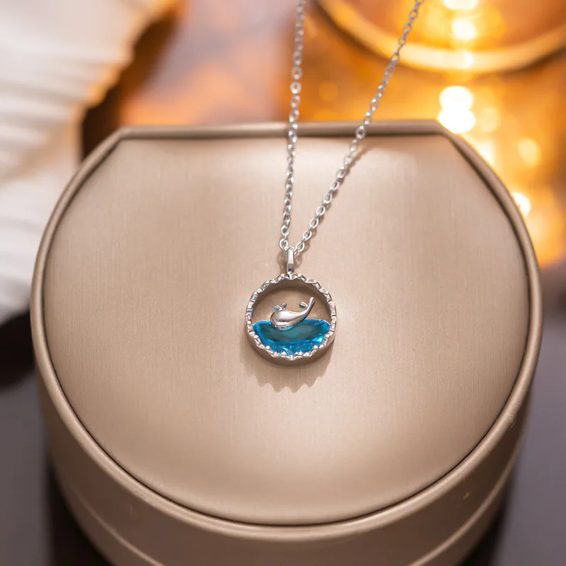 Fashionable Ocean Style Shiny Blue Zircon Blue Whale Round Pendant Necklace Is The First Choice Gift for Friends