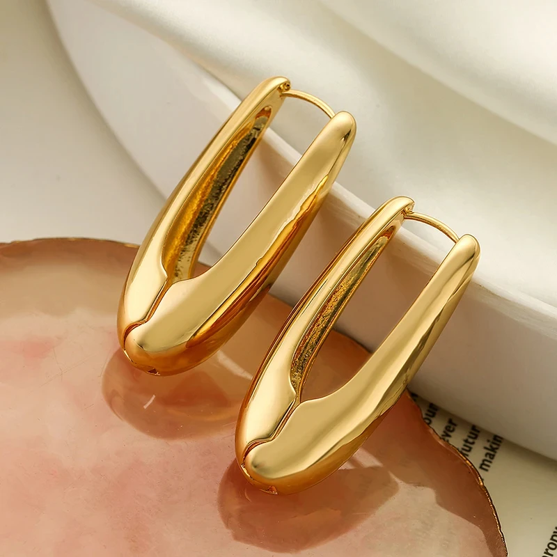 2023 New Women's Luxury Gold Color Sliver Color Thick Metal Earrings Buckle Smooth Korean Jewelry Girl's Daily Wear Earrings