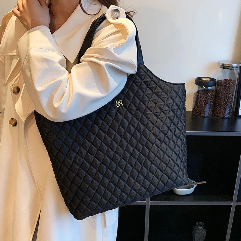 

Модная женская сумка-тоут в стиле поп, новинка 2025 года, трендовая линия иностранного газа, большая вместительная ручная сумка для поездок на работу, классическая женская сумка-тоут