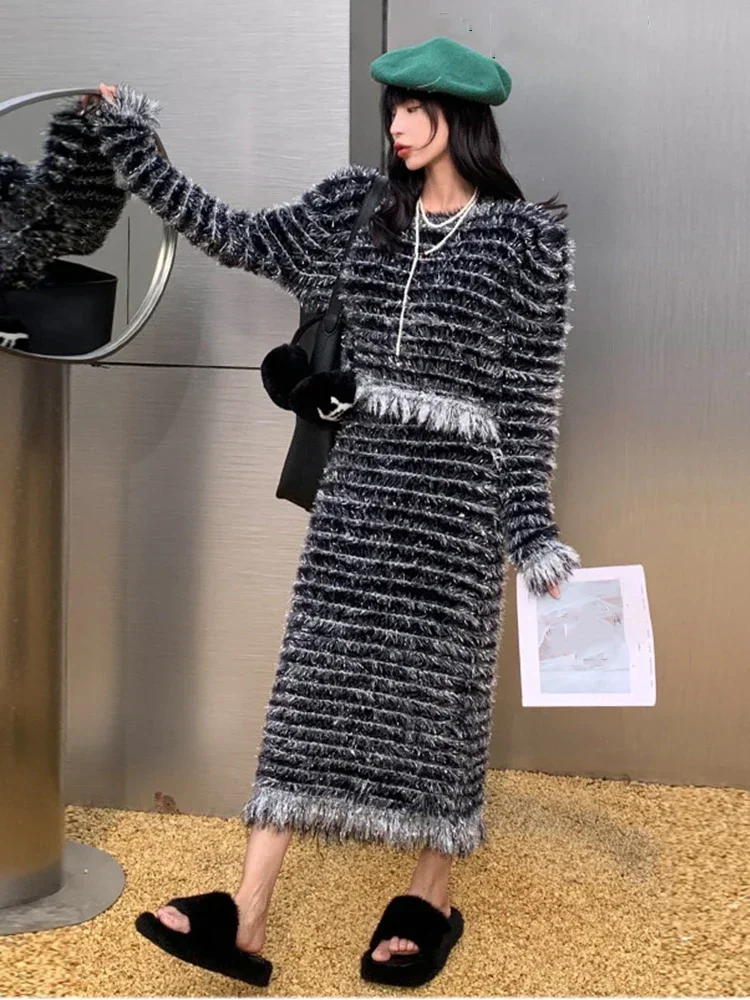 

XITAO Вязаный комплект из двух предметов, полосатый топ с кисточками и длинными рукавами, юбка с эластичной резинкой на талии, однотонная свободная юбка меньшинства, осень 202, FBB1498