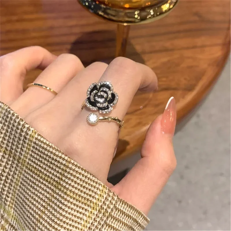 Женское регулируемое кольцо с цветочным рисунком