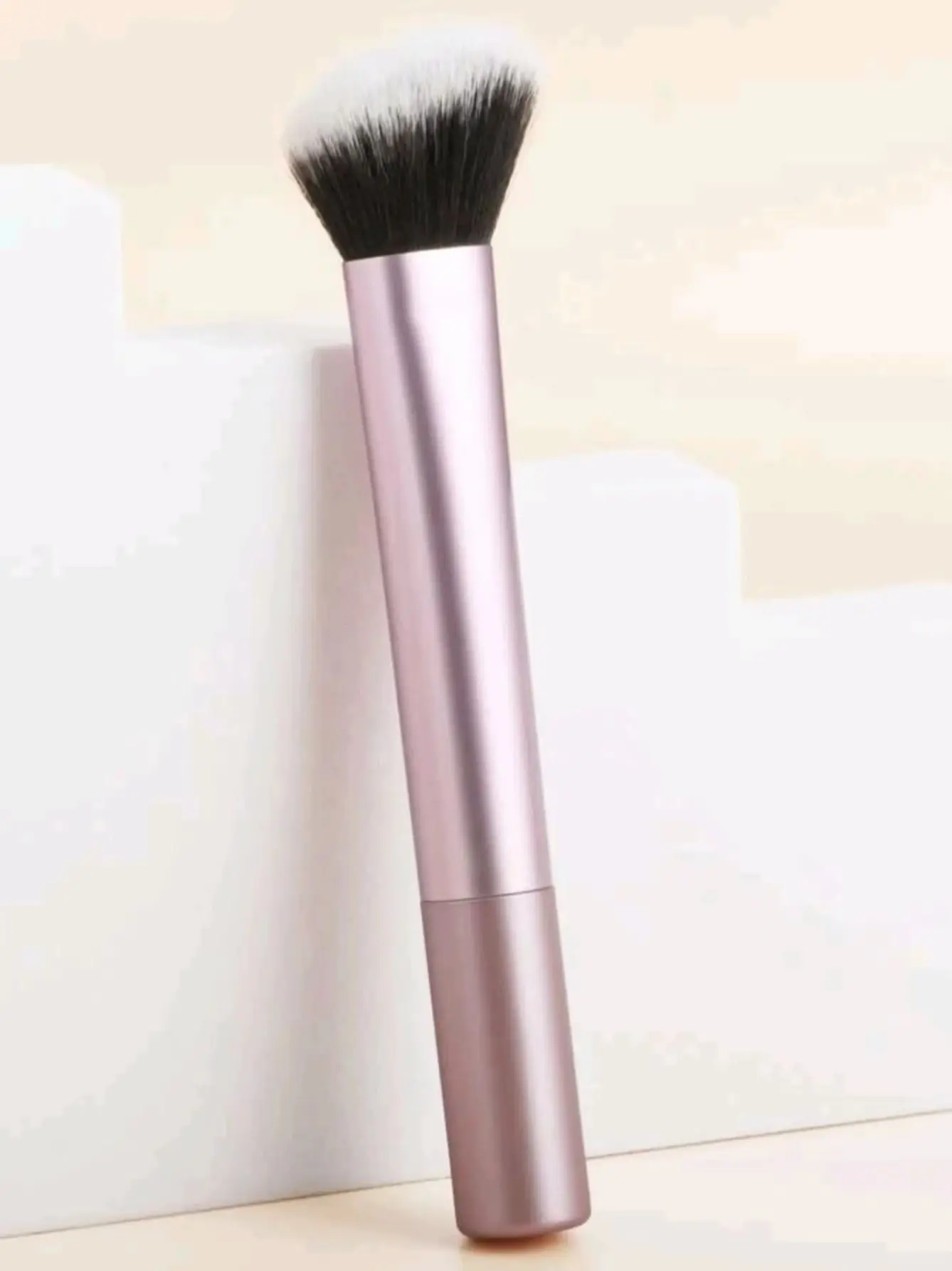 Contour brush, soft-bristled angled blush brush, bevel blush brush, angled blending brush, round angled liquid blush brush for cheeks