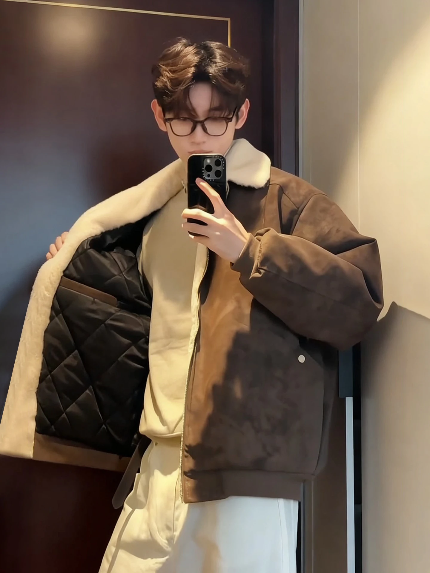 

Утепленная коричневая мужская зимняя куртка из искусственной кожи в американском стиле с воротником из овчины и хлопковым наполнителем Mountain Eagle