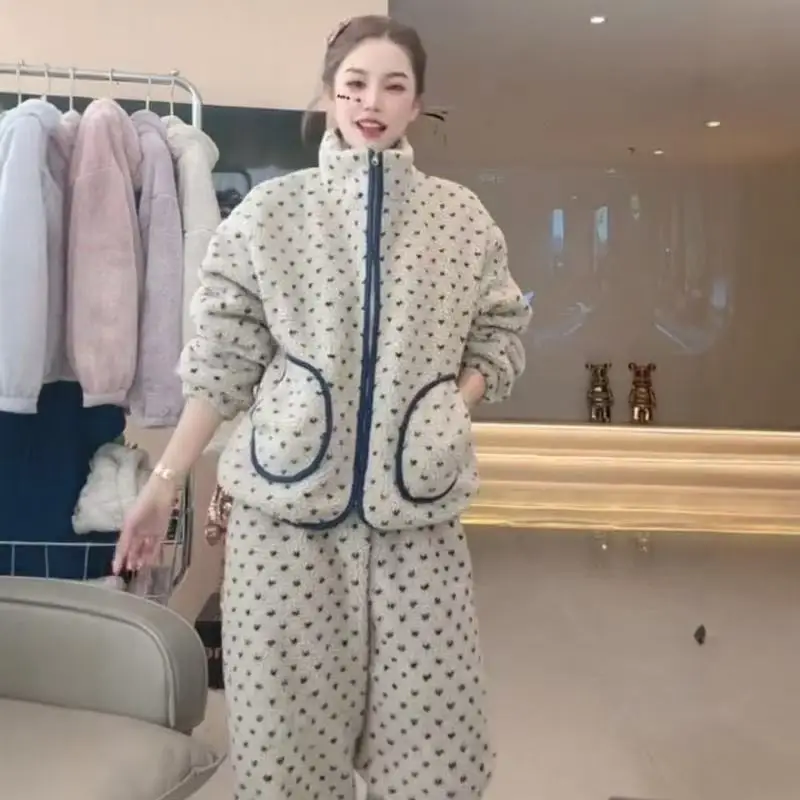 Women's 2-Piece Heart Print Coral Fleece Loungewear Set - High Neck Winter Warm Pajamas Outfit Suitable for Casual Outdoor Wear