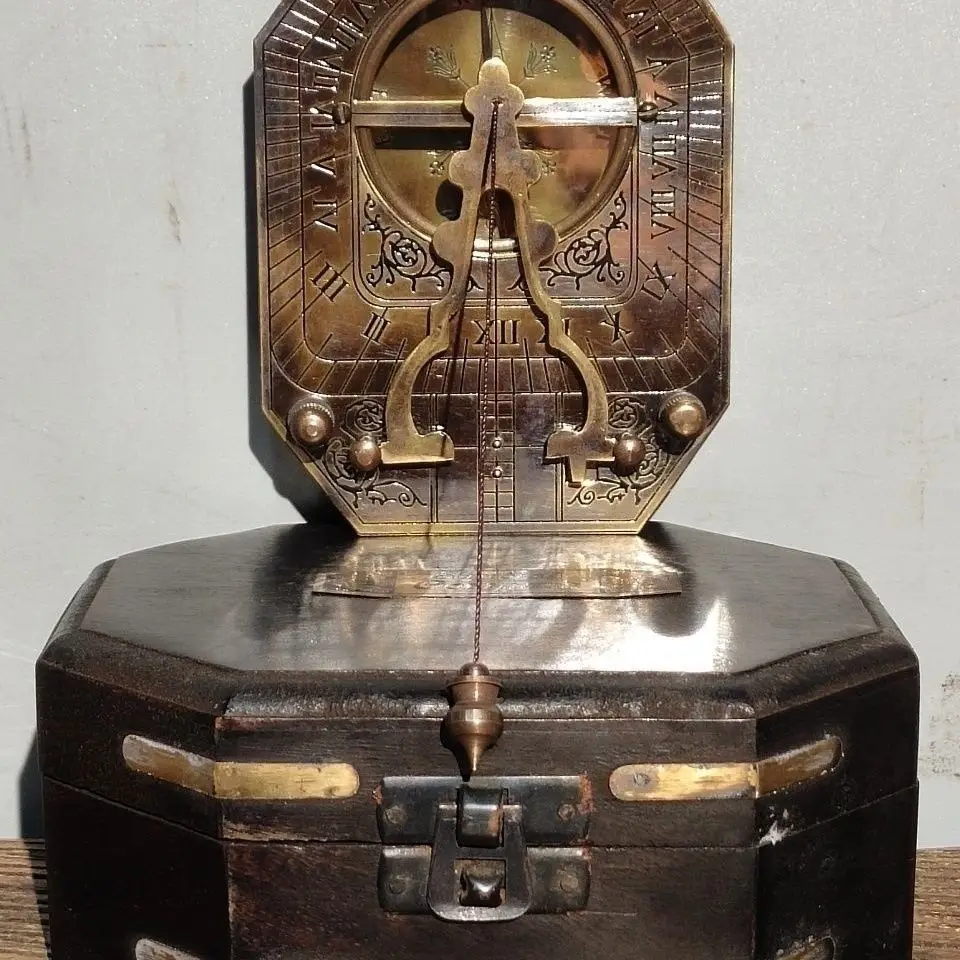 Old Tibetan reflux pure copper old compass compass length. 5 cm wide. 5 cm high 8.7 cm weight 150 grams