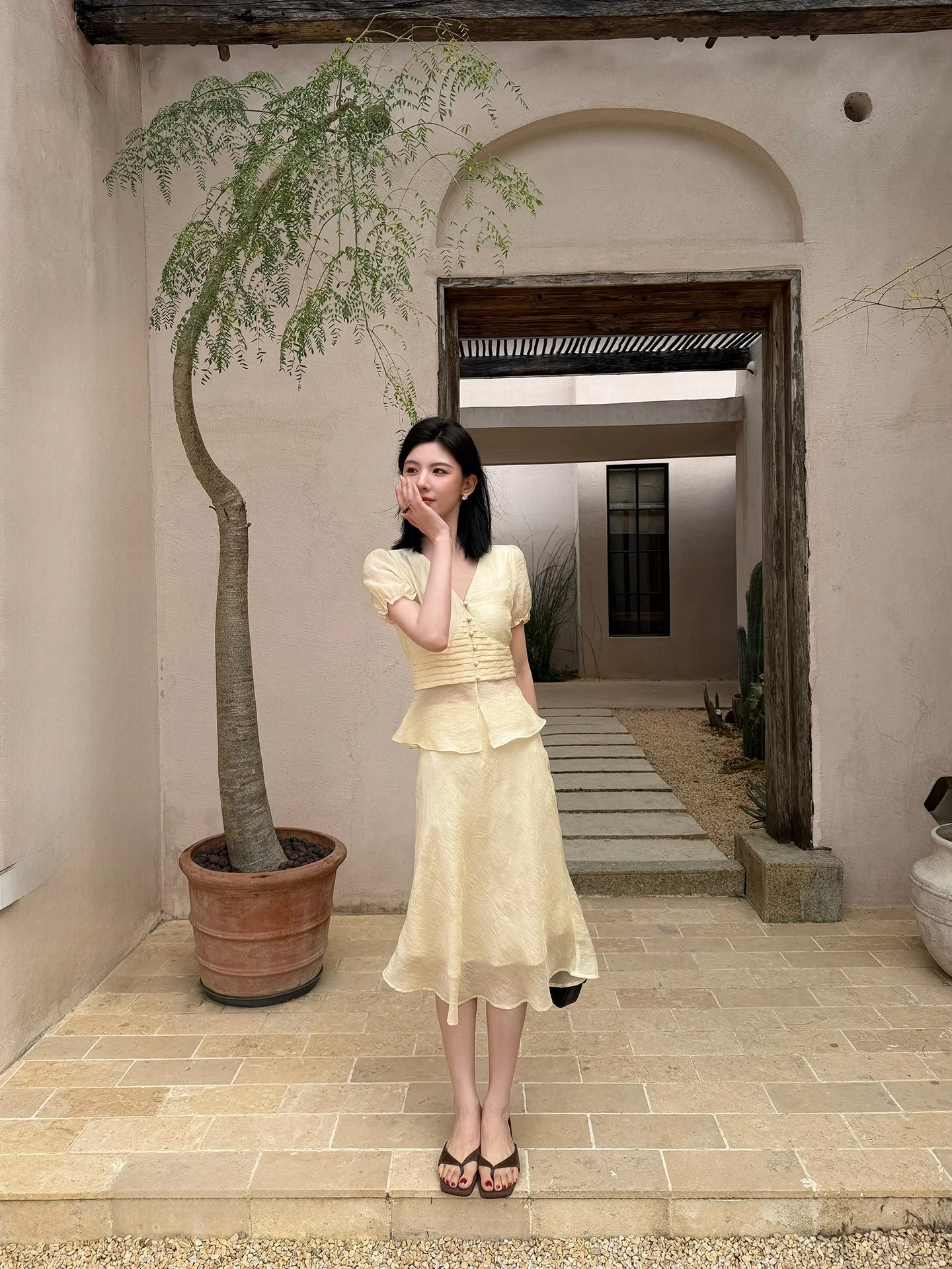 

Champagne Embroidered Bubble Sleeve Fish Tail Skirt And Top Set Beautiful Early Spring Fashionable Women's Clothing Set