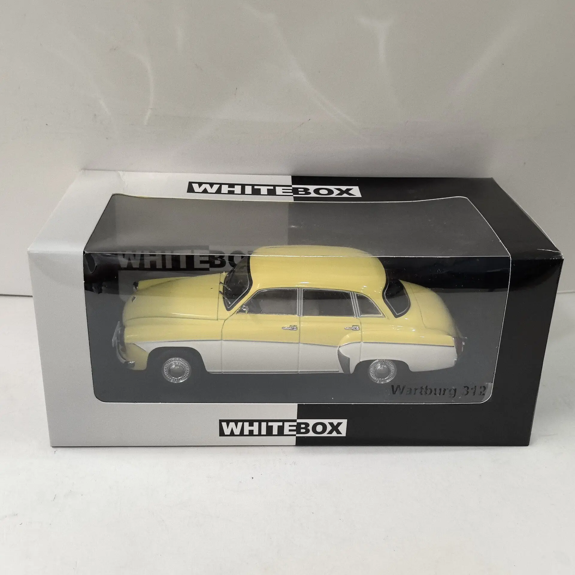 

Diecast WHITEBOX 1/24 Scale WARTBURG 312 V8K7 Alloy Car Model