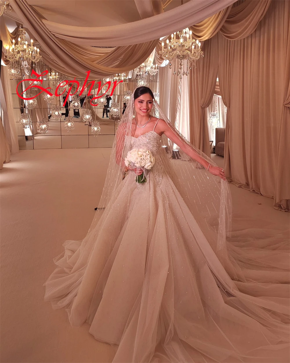 Customized Exquisite White Tulle Wedding Dress Elegant Strapless Spaghetti Straps Bridal Gowns Chapel Train Open Back Dress