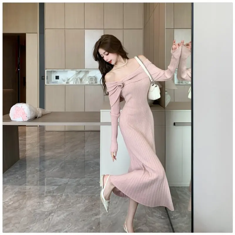 Herbst 2024, Temperament, U-Boot-Ausschnitt, schulterfreies Kleid mit dreidimensionaler Blumendekoration, langärmelige Damenmode