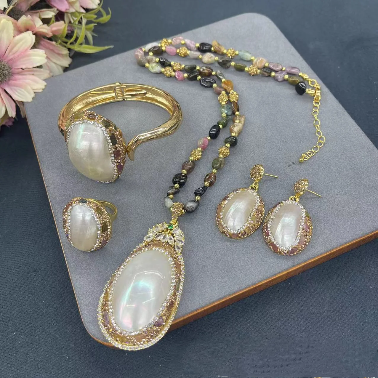 

Natural Shell Pearl Jewelry Set for Women Tourmaline Gemstone Inlaid Pendant Necklace Earrings Bracelet Ring Fashion Statement