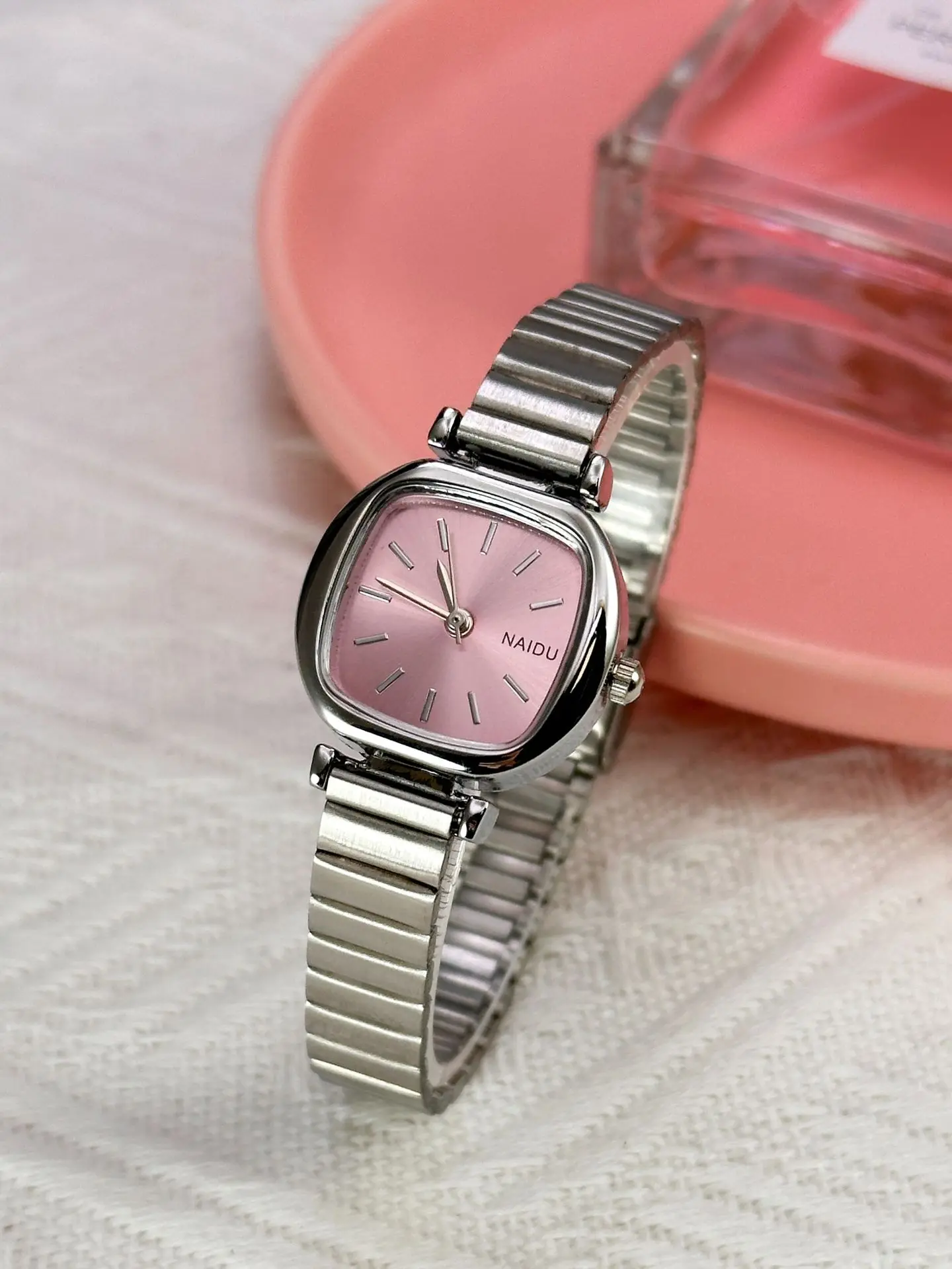 カレッジスタイル腕時計女性学生韓国語バージョンシンプルな気質小さなダイヤルスクエアレディース多用途ファッションクォーツ時計