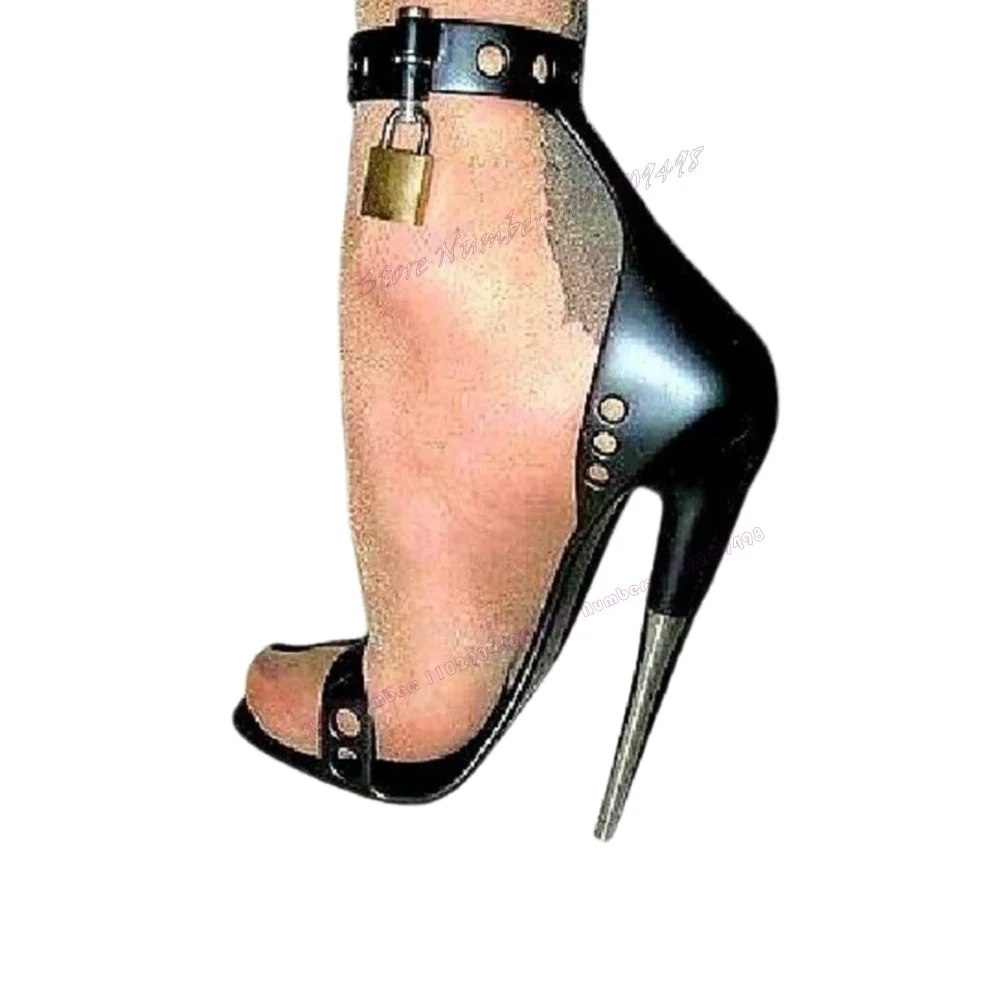 Sandales à talons en métal pour femmes, décor de serrure noire, sangle arrière, chaussures Parker ouvertes, talons hauts plication, chaussures sexy,