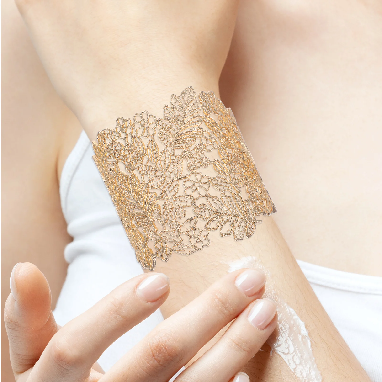 

Exquisite Gold Plated Lace Bracelet Comfortable Hand Feel Charming Wrist Jewelry for Women Girls Brides Stylish Unique Wrist