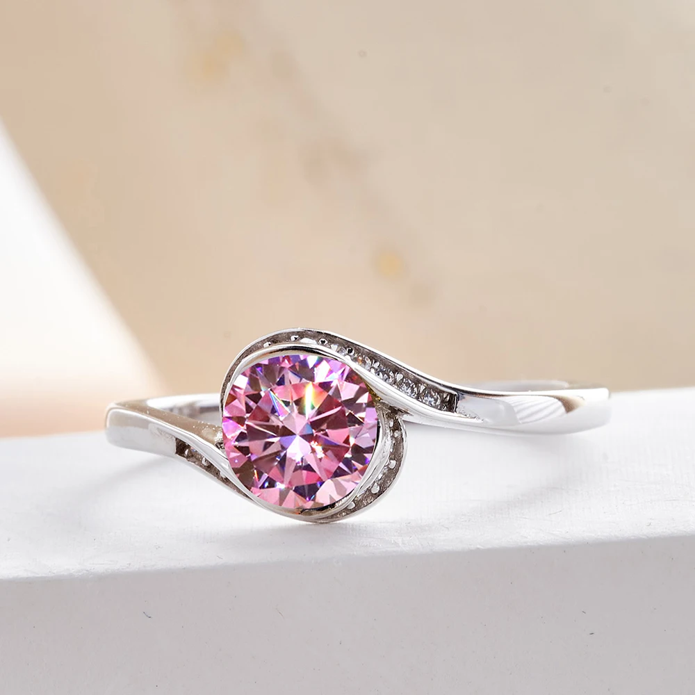 JoyceJelly 1CT Moissanit-Ring, 925er-Sterlingsilber-Schmuck für Damen, D-Farbe, VVS1, runder, im Labor hergestellter, glänzender Diamant-Ehering. – Detail 12