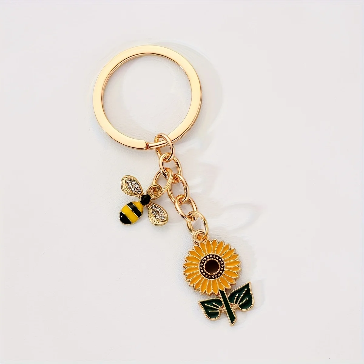 Niedlicher Biene- und Sonnenblumen-Schlüsselanhänger, Emaille-Charm, Schlüsselanhänger, Modeschmuck, Accessoire, ideales Geschenk für Naturliebhaber, bezauberndes Dekor – Detail 5