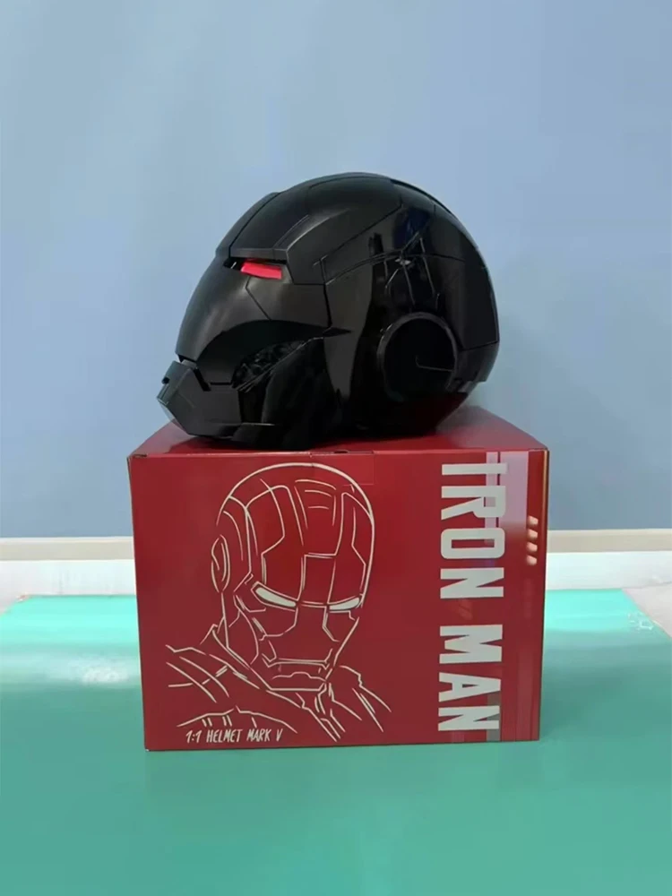 Iron Man Helm Nieuw Elektrisch Spraakgestuurd Speelgoed met Beweegbaar Zwart Goud Zilver Masker Trendy Verzamelbaar Action Figure Accessoire - afbeelding 2