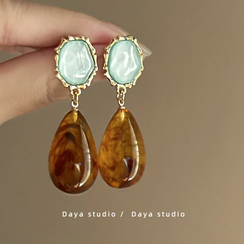 New Design Imitation Amber Brown Resin Earrings Retro Romantic Sweet Women's Drop Earrings Long Classic Girls Jewelry Wholesale