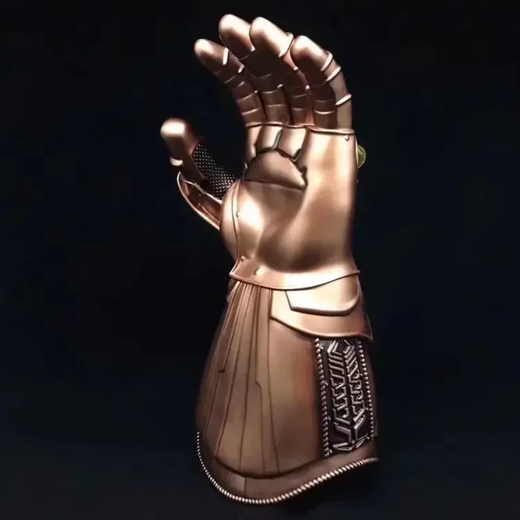 Guantelete de superhéroe Infinity War, guantes de Thanos con luz LED, modelo de figura, disfraz de Cosplay, fiesta, espectáculo de escenario, juguete de utilería, 1:1