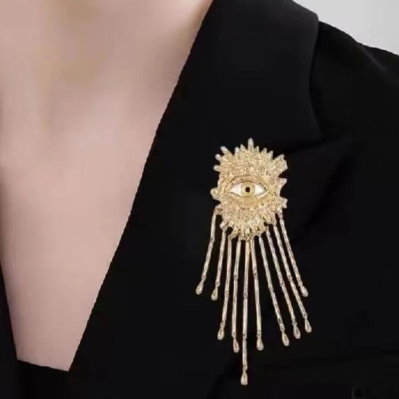 Fashion Retro Gold Eyes Tassel Brooch Woman Coat Overcoat With Exaggerated Pin Punk Jewelry Accessories