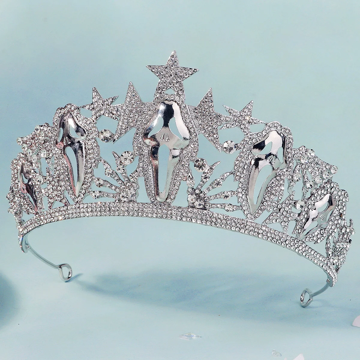 تاج كريستال من سبائك الفضة للهالوين الشيطان الصغير، إكسسوار شعر رائع على شكل تاج جمجمة للنساء مصنوع يدويًا، عصابة رأس أنيقة وعصرية