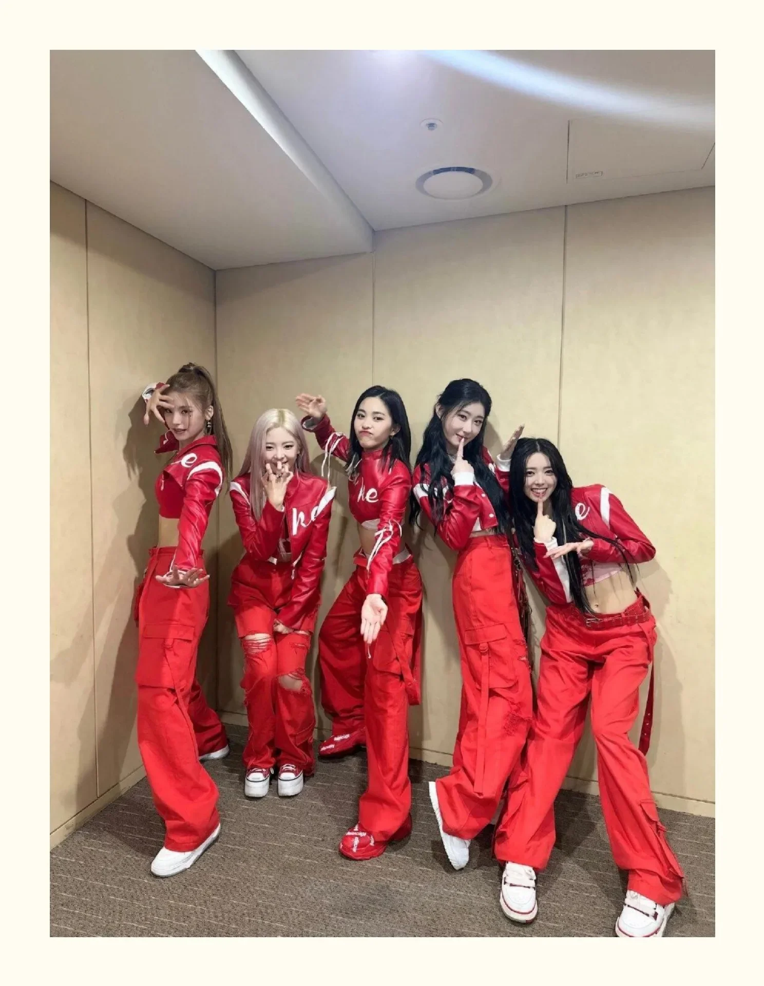 Rotes, dehnbares, figurbetontes Kpop-Girlgroup-Jazz-Tanzkostüm-Set für Damen, Bühnenkostüm für Erwachsene, Gruppentanz-Show-Kleidung – Detail 2