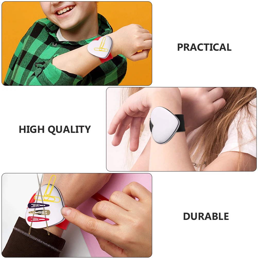 

2Pcs Heart Shape Magnetic Wrist Strap Silicone Magnet Bracelet s Hair Clips Barber Decor Needle Holder Sewing Supplies