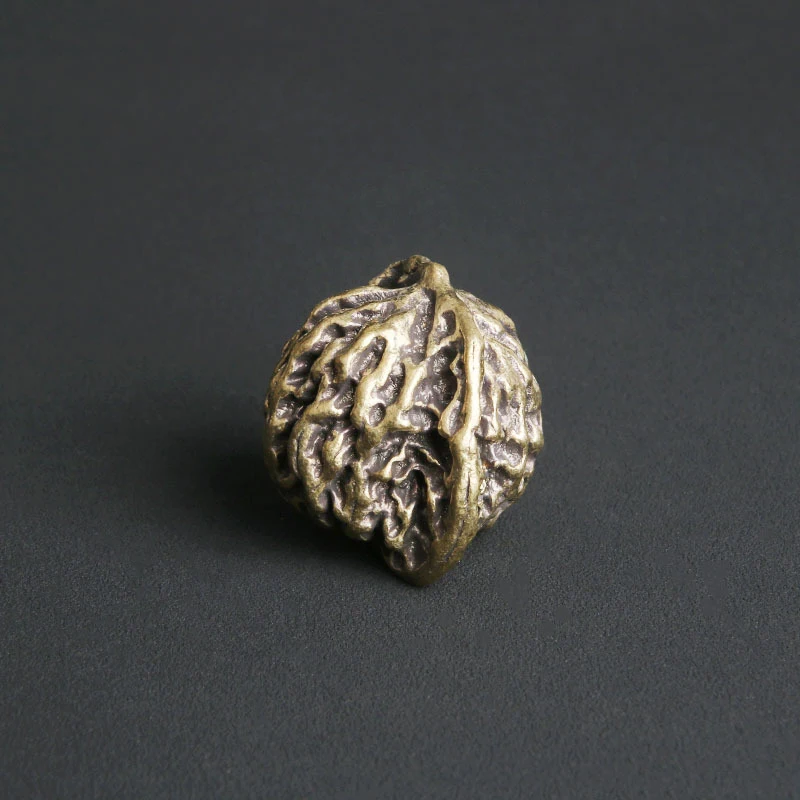 Vintage Walnut Handheld Ornament, Creative Bronze Sculpture Paperweight, Desktop Decoration, Antique Brass Craft, Tea Pet