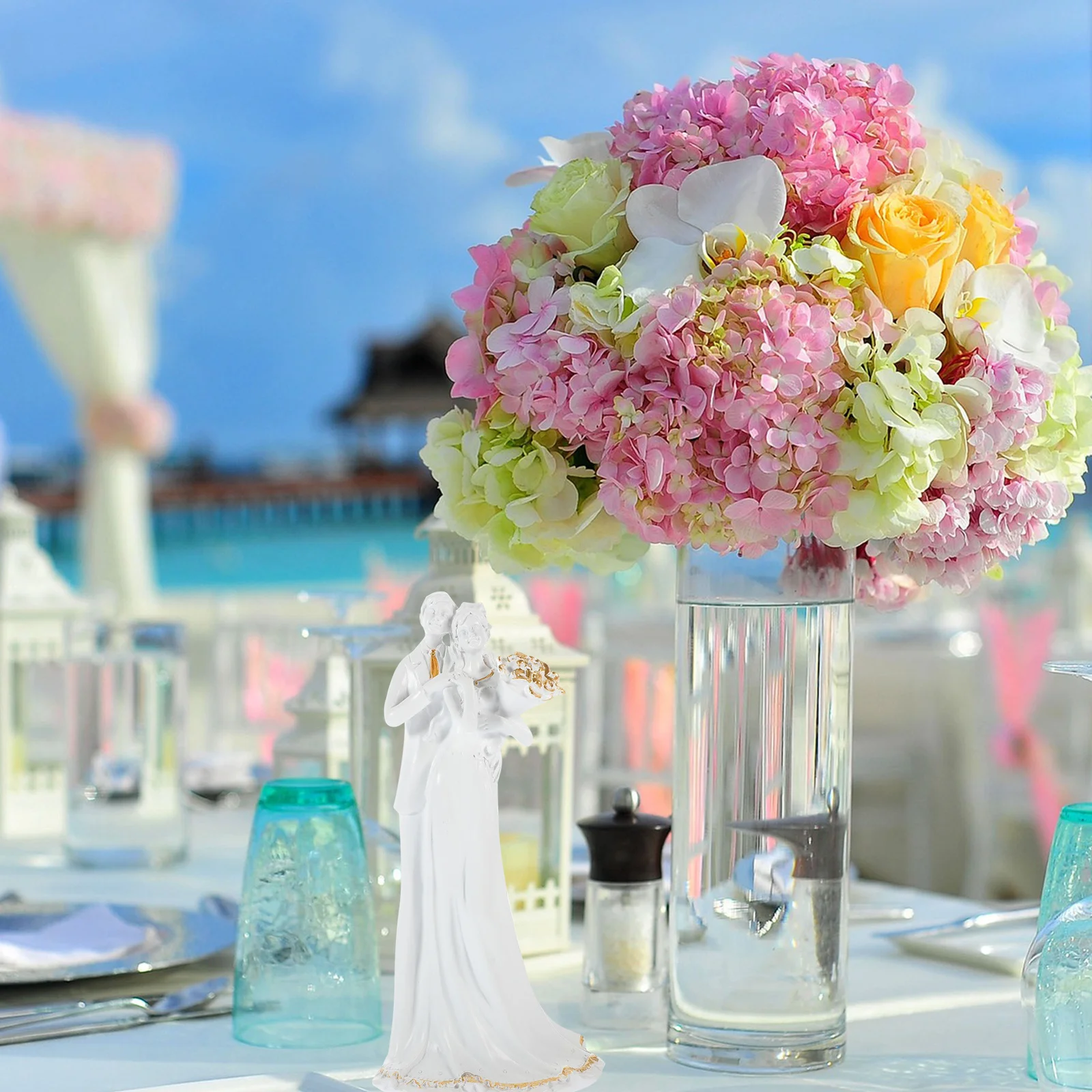 

Elegant Wedding Couple Statue Resin Craft Hugging Lover Decoration for Home Office Desktop Charm Romantic Occasion Gift