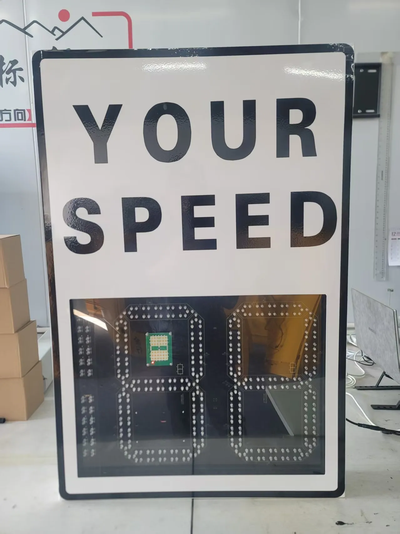 Solar-Powered LED Highway Safety Signs with Reflective Film and Galvanized Steel Construction