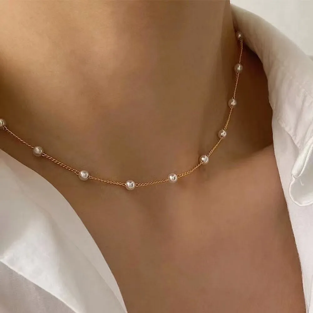 

A women's beaded pearl lace gold gothic pendant collar necklace - girl's jewelry accessory
