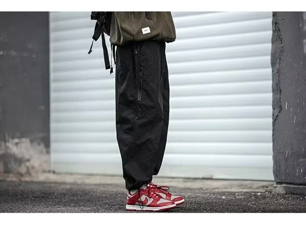 Outdoor zipper pocket loose three-dimensional cut straight cylinder cargo drawstring pants fashion men's wear