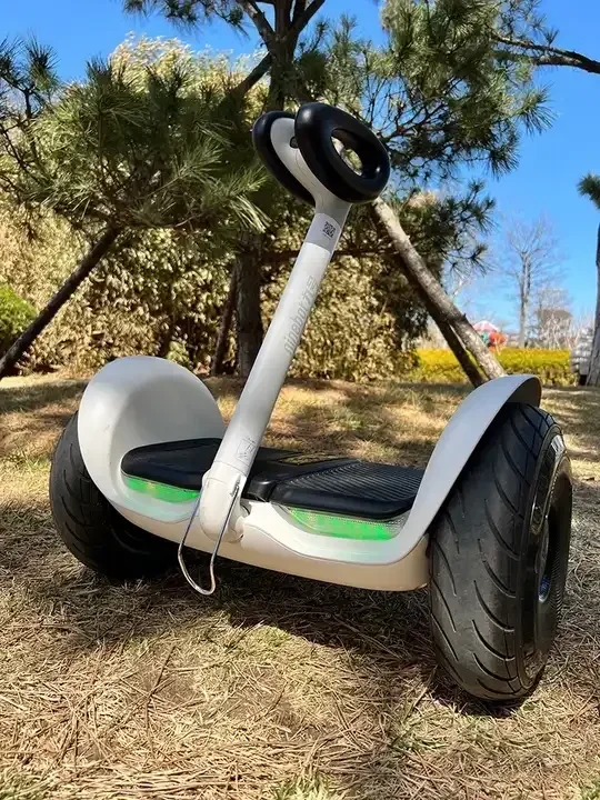 L6 سكوتر التوازن الكهربائي App التحكم ثلاثة أوضاع سرعة الأطفال كيك سكوتر تحوم مجلس 36 فولت 100 واط التنقل سيارة