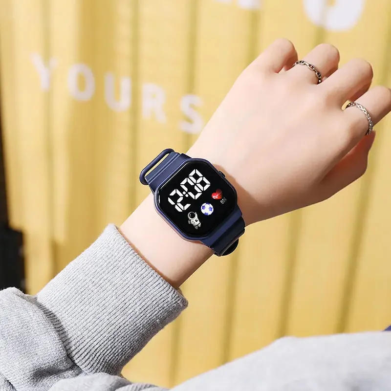 Рисунок 4 - Детские часы со светодиодной подсветкой астронавта