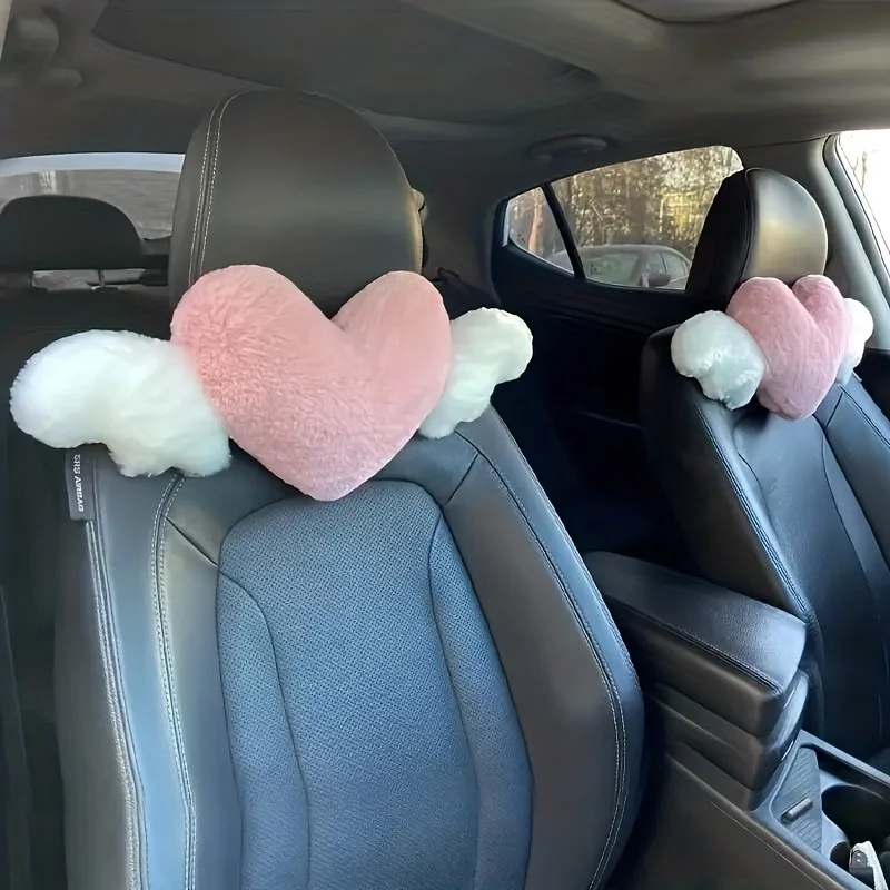 2 herzförmige Plüsch-Autokissen mit Engelsflügeln – modische Auto-Innenausstattung aus Stoff für Damen – Detail 3