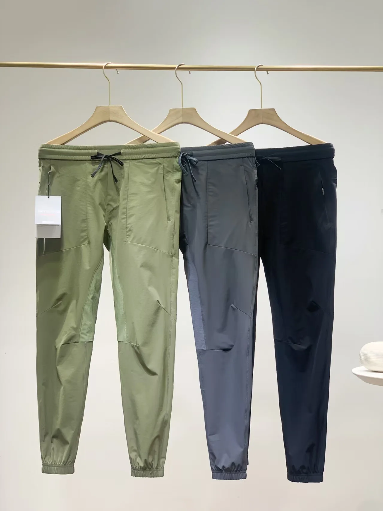 

Функция на открытом воздухе, весна-лето, мужские тонкие водонепроницаемые спортивные повседневные брюки, эластичные дышащие брюки с прямыми манжетами...