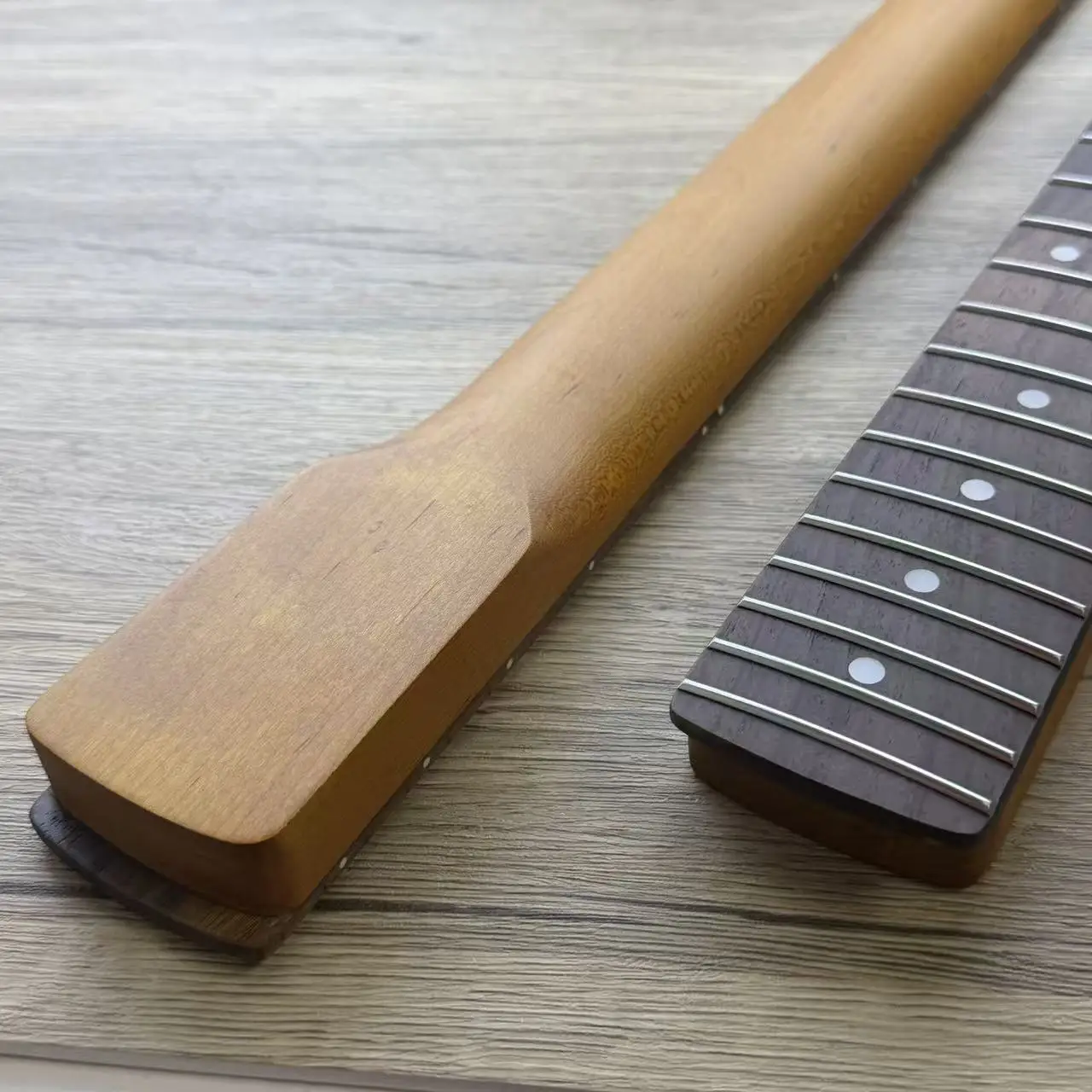 

Гриф для гитары из клена ST-стиля с накладкой из палисандра — высококачественная запасная часть для электрогитар ST