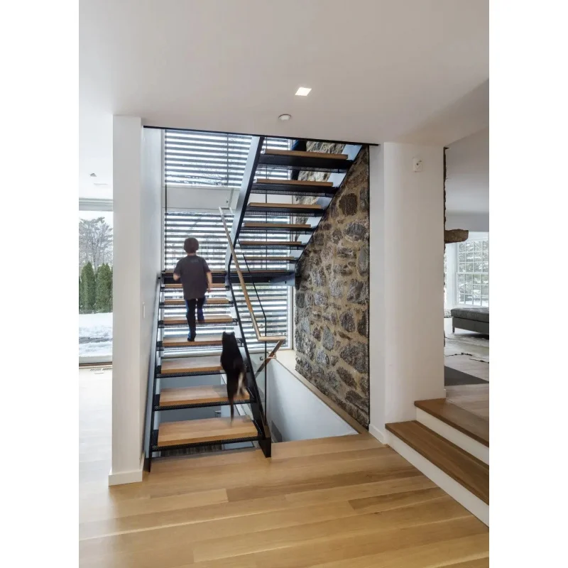 custom.Modern Design Indoor Stair Solid Wooden Steps Treads Staircase System and Glass Bottom Rails